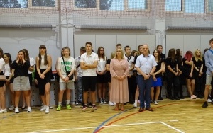 Uroczyste zakończenie roku szkolnego 2022/2023 w szkole powiatowej w Chęcinach (4)
