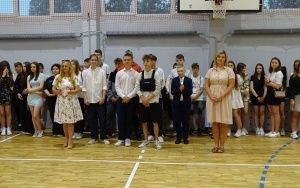 Uroczyste zakończenie roku szkolnego 2022/2023 w szkole powiatowej w Chęcinach (5)