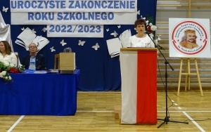 Uroczyste zakończenie roku szkolnego 2022/2023 w szkole powiatowej w Chęcinach (8)