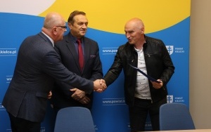 Podpisanie umów na działalność i dofinansowanie stanowiska pracy  (2)