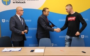 Podpisanie umów na działalność i dofinansowanie stanowiska pracy  (5)