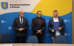 Podpisanie umów na działalność i dofinansowanie stanowiska pracy  (3)