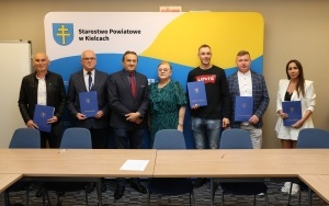 Podpisanie umów na działalność i dofinansowanie stanowiska pracy  (6)