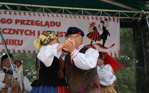 Zespoły ludowe powiatu kieleckiego zaprezentowały się w Chmielniku (7)