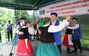 Zespoły ludowe powiatu kieleckiego zaprezentowały się w Chmielniku (9)