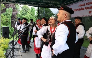 Zespoły ludowe powiatu kieleckiego zaprezentowały się w Chmielniku (11)