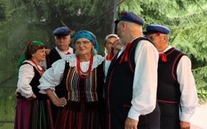 Zespoły ludowe powiatu kieleckiego zaprezentowały się w Chmielniku (3)