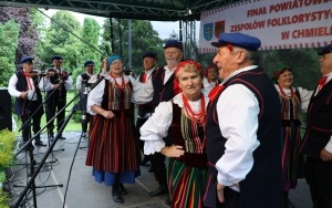 Zespoły ludowe powiatu kieleckiego zaprezentowały się w Chmielniku (6)