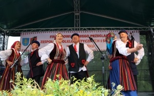 Zespoły ludowe powiatu kieleckiego zaprezentowały się w Chmielniku (8)
