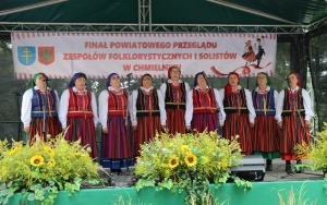 Zespoły ludowe powiatu kieleckiego zaprezentowały się w Chmielniku (8)