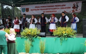 Zespoły ludowe powiatu kieleckiego zaprezentowały się w Chmielniku (13)