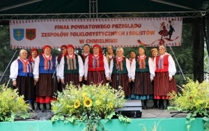 Zespoły ludowe powiatu kieleckiego zaprezentowały się w Chmielniku (11)