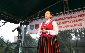 Zespoły ludowe powiatu kieleckiego zaprezentowały się w Chmielniku (3)