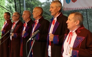 Zespoły ludowe powiatu kieleckiego zaprezentowały się w Chmielniku (5)