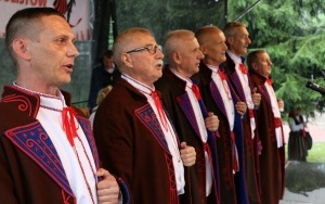 Zespoły ludowe powiatu kieleckiego zaprezentowały się w Chmielniku (6)