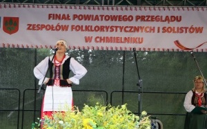 Zespoły ludowe powiatu kieleckiego zaprezentowały się w Chmielniku (9)