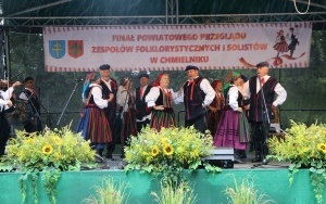 Zespoły ludowe powiatu kieleckiego zaprezentowały się w Chmielniku (9)