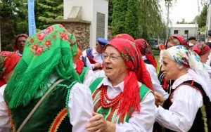Fotorelacja z XXIII Powiatowego Przeglądu Zespołów Folklorystycznych i Solistów (15)
