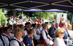 Fotorelacja z XXIII Powiatowego Przeglądu Zespołów Folklorystycznych i Solistów (8)