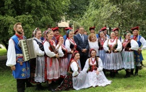 Fotorelacja z XXIII Powiatowego Przeglądu Zespołów Folklorystycznych i Solistów (17)