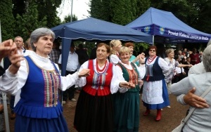 Udana zabawa w Chmielniku (6)