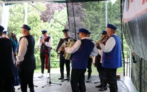 Udana zabawa w Chmielniku (1)