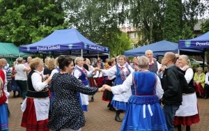 Udana zabawa w Chmielniku (1)
