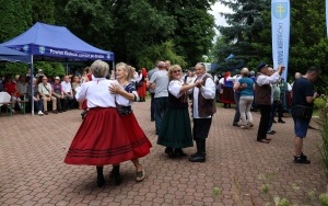 Udana zabawa w Chmielniku (10)