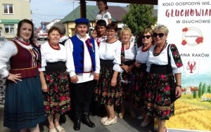 Regionalne potrawy na dożynkach powiatowych w Rakowie (7)