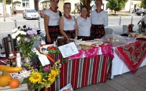 Regionalne potrawy na dożynkach powiatowych w Rakowie (8)
