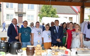 Regionalne potrawy na dożynkach powiatowych w Rakowie (1)