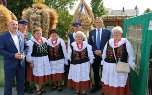 Regionalne potrawy na dożynkach powiatowych w Rakowie (4)