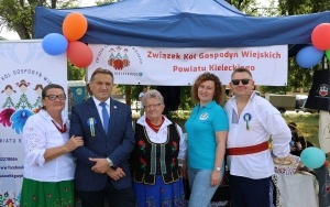 Regionalne potrawy na dożynkach powiatowych w Rakowie (5)