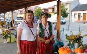 Regionalne potrawy na dożynkach powiatowych w Rakowie (12)
