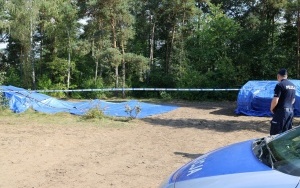 Oględziny i zabezpieczenie zabytkowego wraku czołgu w Bieleckich Młynach (10)