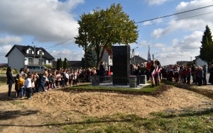 Odsłonięcie Pomnika Martyrologii Lokalnej w Jeziorku (8)