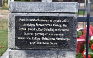 Odsłonięcie Pomnika Martyrologii Lokalnej w Jeziorku (1)