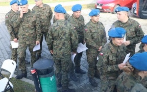 Akcja honorowego krwiodawstwa przed starostwem (2)