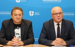 Podpisanie umów z przedsiębiorcami na miejsca pracy dla niepełnosprawnych (2)
