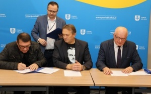 Podpisanie umów z przedsiębiorcami na miejsca pracy dla niepełnosprawnych (3)