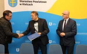 Podpisanie umów z przedsiębiorcami na miejsca pracy dla niepełnosprawnych (4)