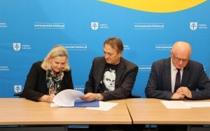 Podpisanie umów z przedsiębiorcami na miejsca pracy dla niepełnosprawnych (7)