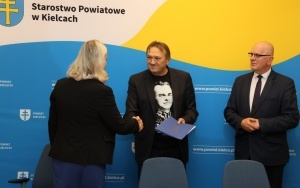 Podpisanie umów z przedsiębiorcami na miejsca pracy dla niepełnosprawnych (8)