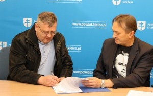 Podpisanie umów z przedsiębiorcami na miejsca pracy dla niepełnosprawnych (12)
