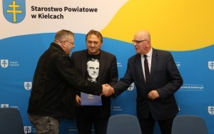 Podpisanie umów z przedsiębiorcami na miejsca pracy dla niepełnosprawnych (14)
