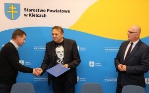 Podpisanie umów z przedsiębiorcami na miejsca pracy dla niepełnosprawnych (17)