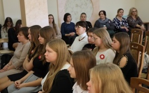 VII REGIONALNY PRZEGLĄD PIEŚNI I PIOSENKI PATRIOTYCZNEJ - Chęciny 2023 (9)