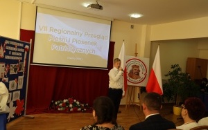 VII REGIONALNY PRZEGLĄD PIEŚNI I PIOSENKI PATRIOTYCZNEJ - Chęciny 2023 (12)