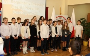 VII REGIONALNY PRZEGLĄD PIEŚNI I PIOSENKI PATRIOTYCZNEJ - Chęciny 2023 (13)