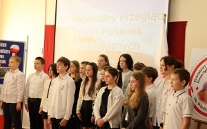 VII REGIONALNY PRZEGLĄD PIEŚNI I PIOSENKI PATRIOTYCZNEJ - Chęciny 2023 (15)